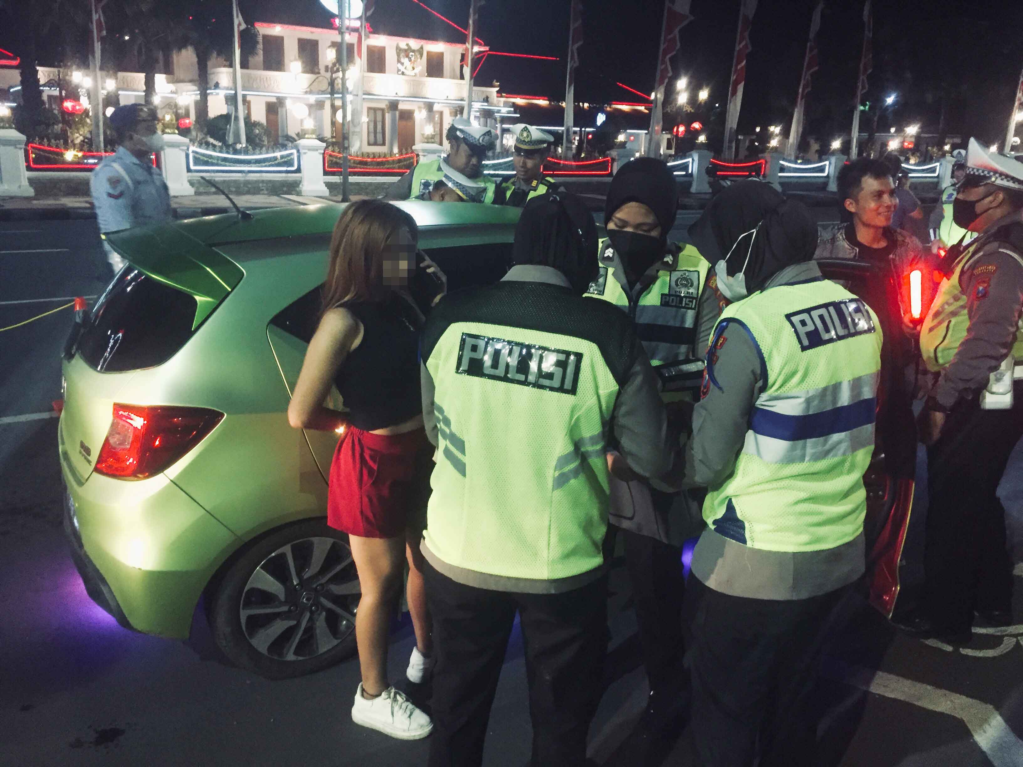 Tekan Angka Kecelakaan Akibat Minuman Keras, Satlantas Polrestabes Surabaya Gelar Razia Malam
