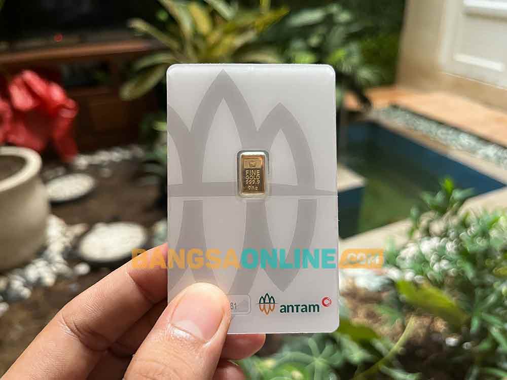 Harga emas Antam hari ini tiba-tiba mengalami penurunan drastis! Simak daftar lengkapnya. Foto: Sulthon/Bangsaonline.