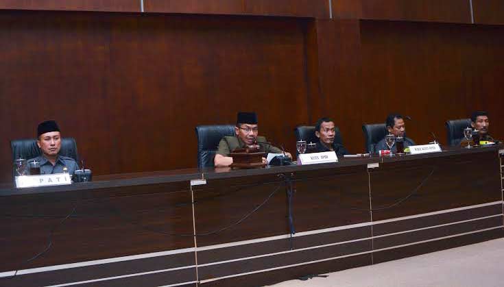 DPRD Lamongan Umumkan Pemenang Pemilukada 2015