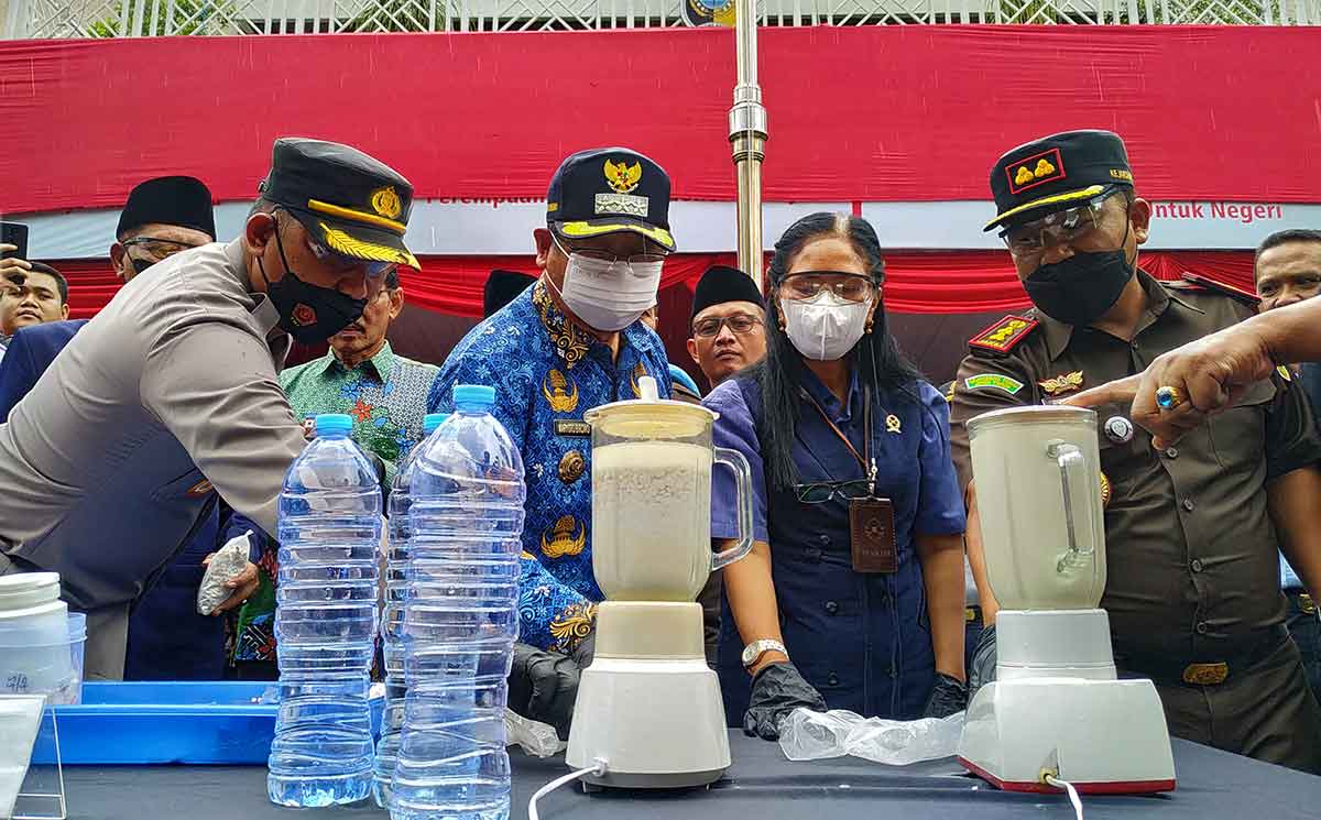 Polres Tulungagung Gelar Pemusnahan Puluhan Kilogram Sabu Hingga Ribuan Botol Miras