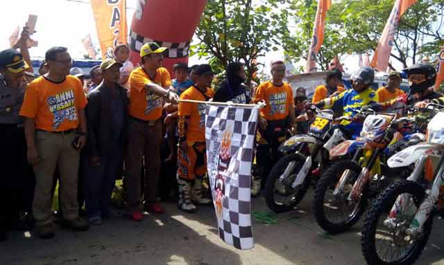 Pemberangkatan Trail Adventure Anniversary JTC disertai kegiatan penghijauan.
