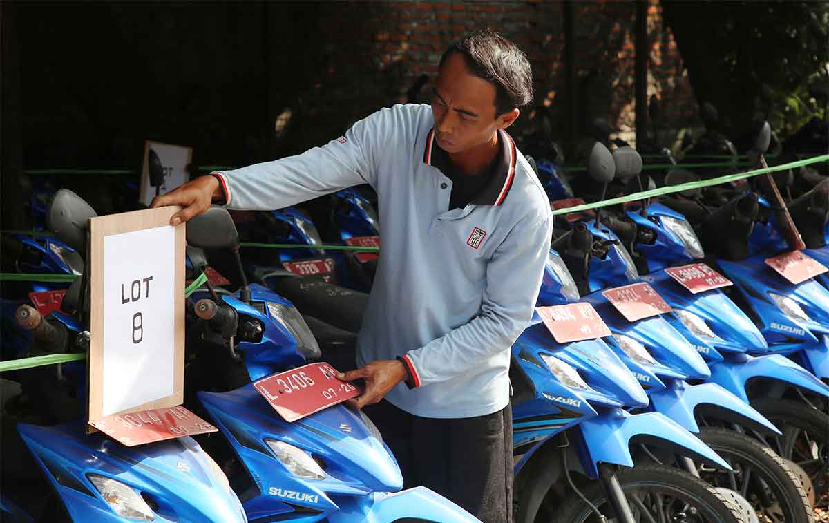 Efisiensi Biaya Pemeliharaan, Pemkot Surabaya Lelang 889 Kendaraan Operasional 