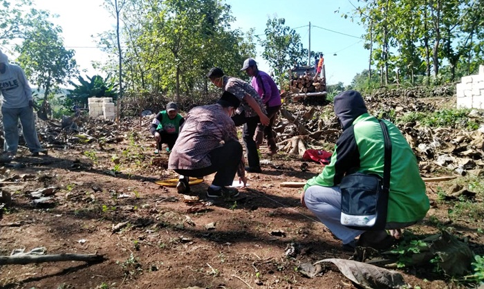 Persiapkan New Normal, Kemenag Tuban Mulai Ukur Arah Kiblat