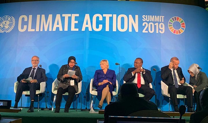 Wali Kota Surabaya Tri Rismaharini (kedua dari kiri) saat menjadi pembicara dalam UN Climate Action Summit-1.