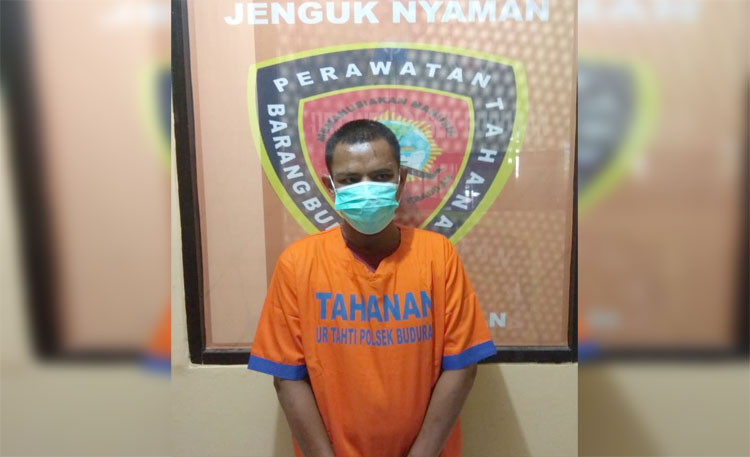 Selamet Wahyudi diamankan di Mapolsek Buduran.