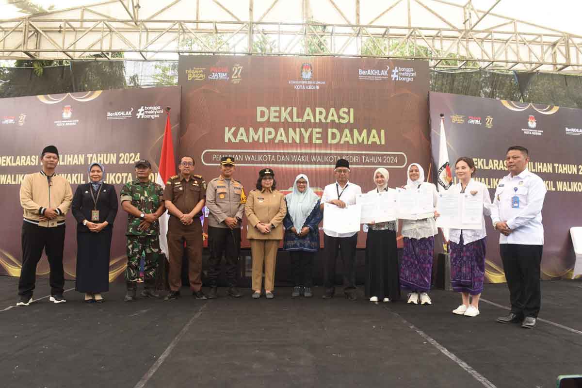 Pj Wali Kota Kediri, Zanariah, dan anggota Forkopimda setempat saat menghadiri deklarasi kampanye damai Pilkada 2024. Foto: Ist