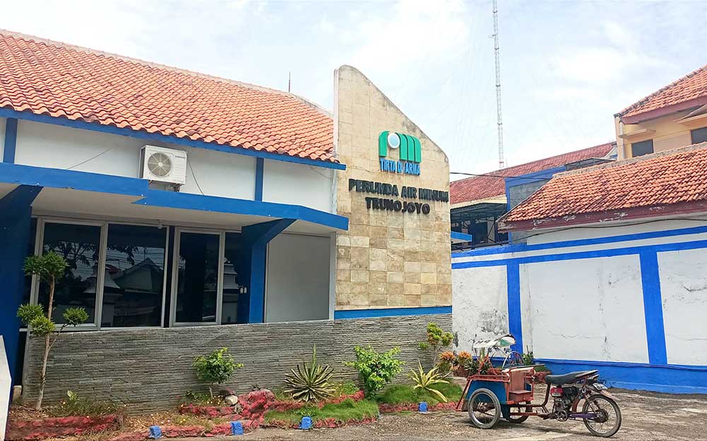 Warga Sampang Keluhkan Air dari PDAM Trunojoyo Keruh dan Berbau