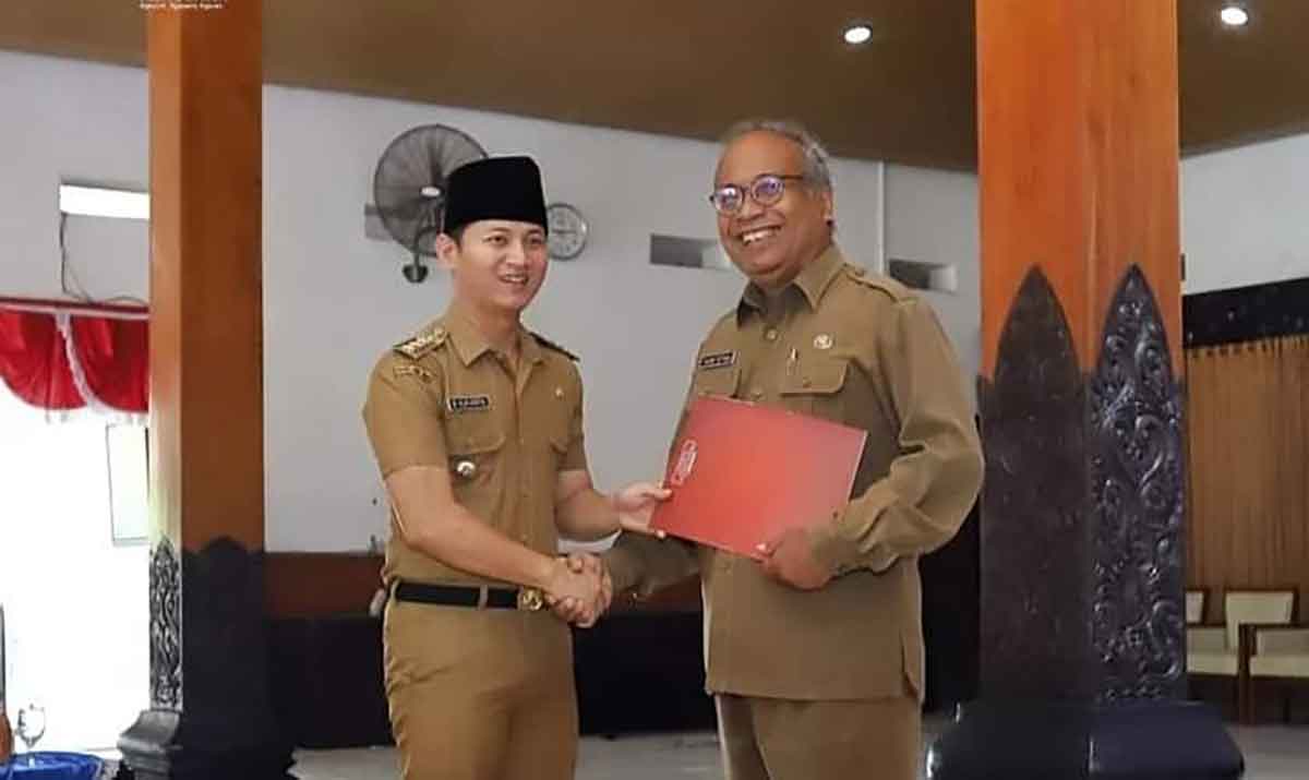 Bupati Trenggalek Serahkan SK Purnatugas