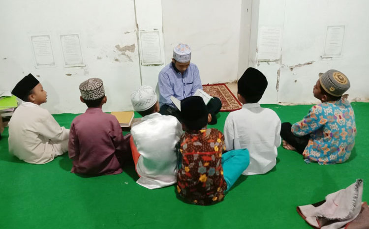 Tunggu Jadwal Masuk Sekolah, Siswa di Dusun Krampo Arosbaya Isi Waktu dengan Hafalan Quran
