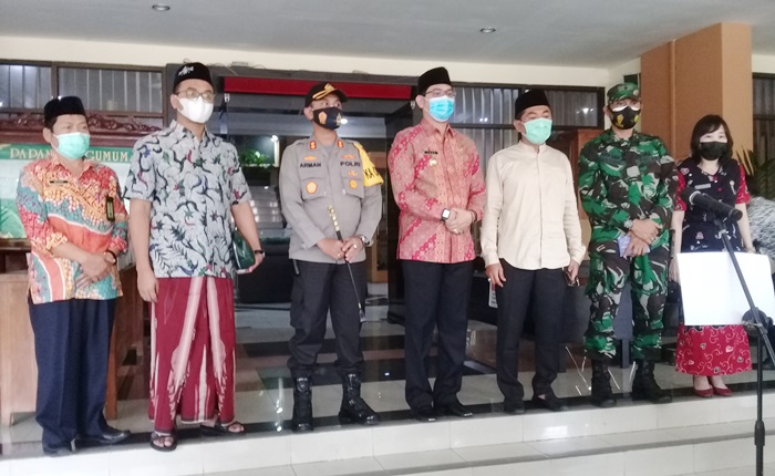Beri Rasa Aman ke Masyarakat, Wali Kota Pasuruan Awali Vaksinasi Covid-19