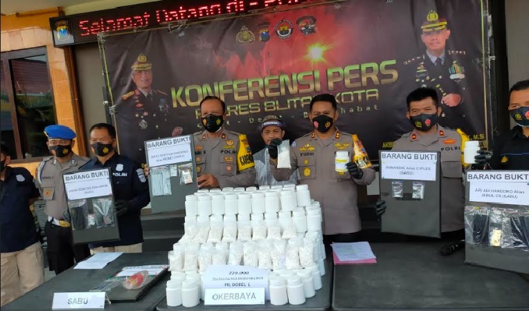 Bandar Pil Dobel L Ditangkap, Ribuan Barang Bukti senilai Rp 250 Juta Diamankan
