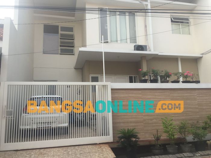Polisi Cari Pengemudi Xpander yang Diduga Kabur Usai Ditabrak Truk Maut di Spazio Surabaya
