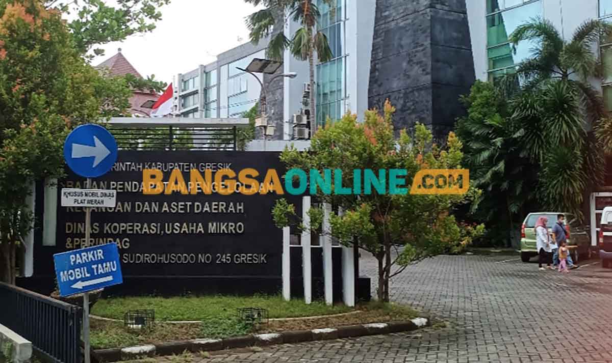 Penyimpangan Hibah UMKM Rp19,6 Miliar, Kejari Gresik Ambil Barang Bukti di Kantor Diskoperindag