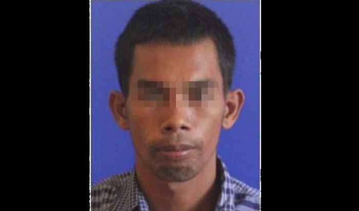E (32) warga Desa Kodak, Kec. Torjun, Kab. Sampang, yang saat ini telah diamankan polisi.