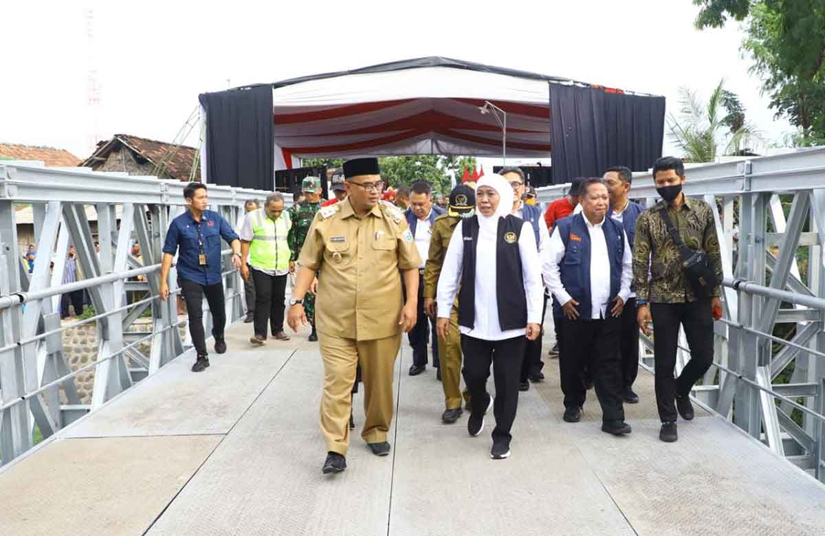 Resmikan Jembatan Bailey Kregenan Probolinggo, Gubernur Khofifah Optimistis 3 Hal ini Meningkat