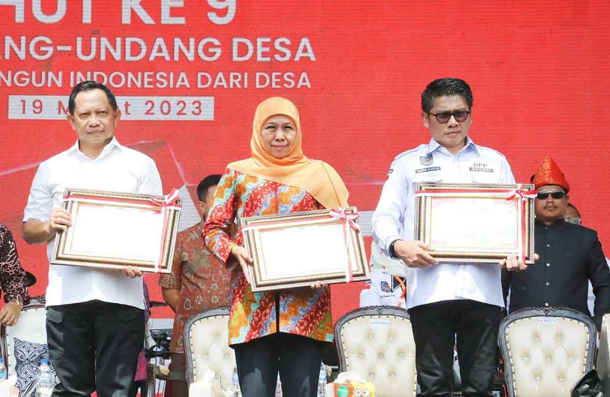 HUT ke-9 UU Desa, Khofifah Dinobatkan Sebagai Gubernur Peduli Kesejahteraan Aparatur Desa