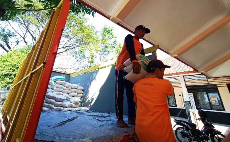 Pemkab Kediri Distribusikan Beras untuk Warga Terdampak Covid-19 di Kecamatan Gampengrejo
