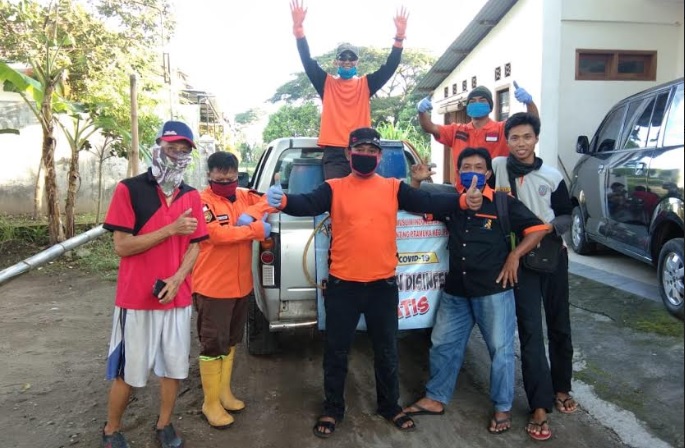 ARMI Lakukan Penyemprotan Disinfektan ke Rumah Warga dan Bagikan Hand Sanitizer