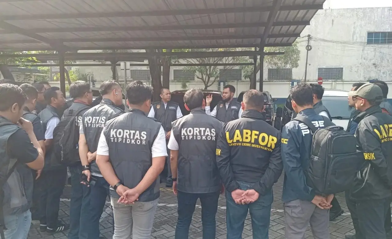 Korps Pemberantasan Tindak Pidana Korupsi (Kortas Tipidkor) Polri menggeledah Kantor Pengawasan dan Pelayanan Bea dan Cukai (KPPBC) Tipe Madya Pabean Juanda