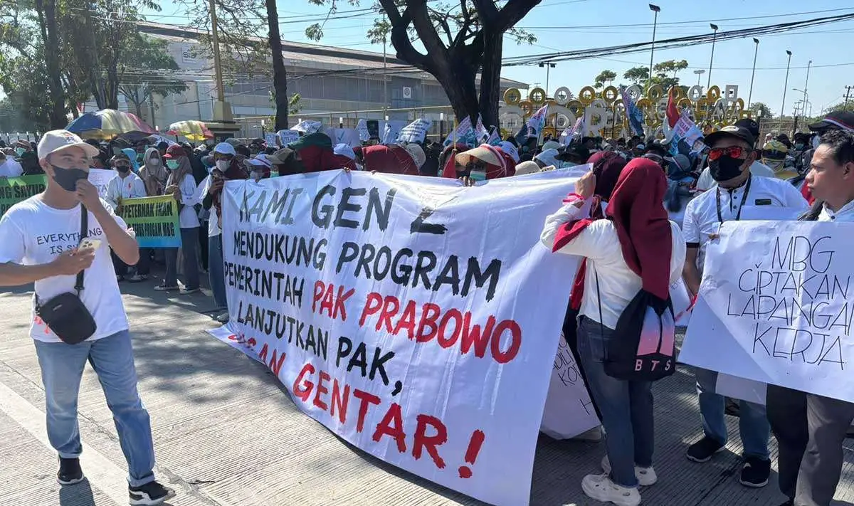 Ribuan Warga di Tuban Demo Dukung Program MBG