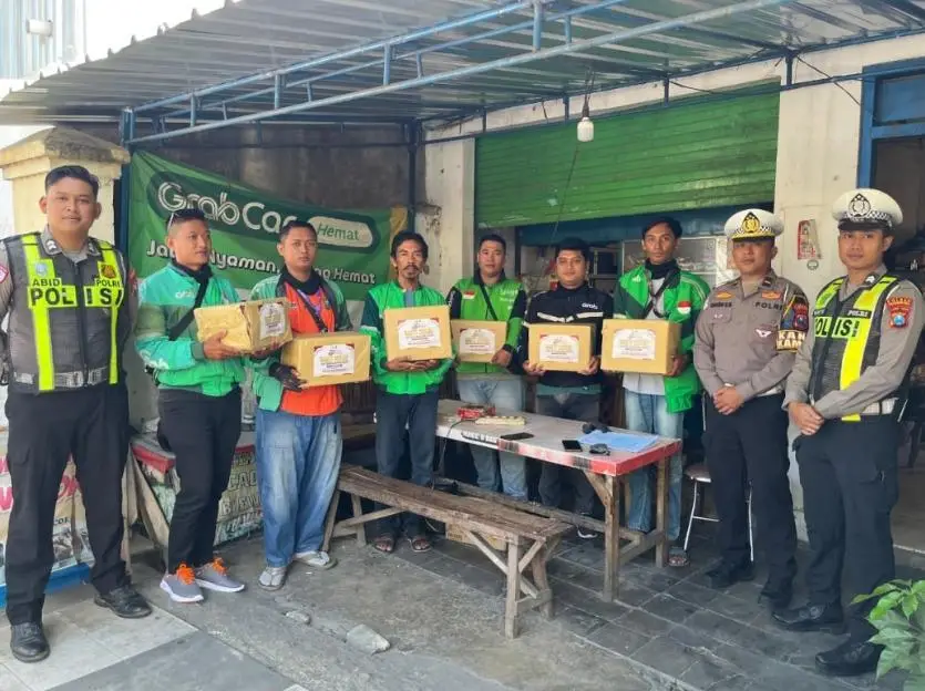 Sambut Hari Bhayangkara ke-80, Satlantas Polres Bojonegoro Gelar Baksos untuk Komunitas Ojol