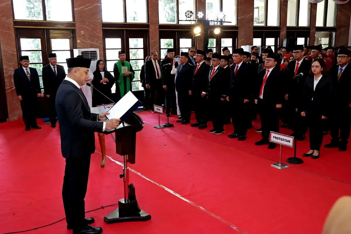 Lantik 57 Pejabat Pemkot Surabaya, Eri Cahyadi: Tak Capai Target Enam Bulan, Silakan Mundur