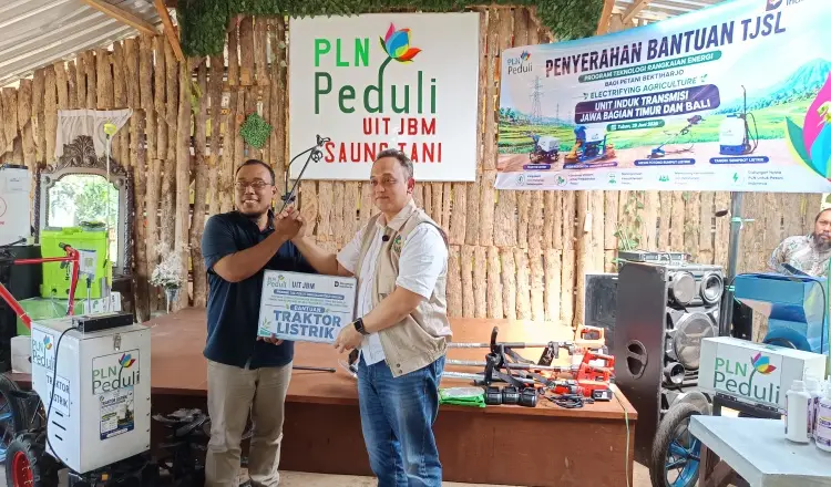 PLN UIT JBM Salurkan Alat Pertanian Listrik ke Petani Tuban Lewat Program Electrifying Agriculture