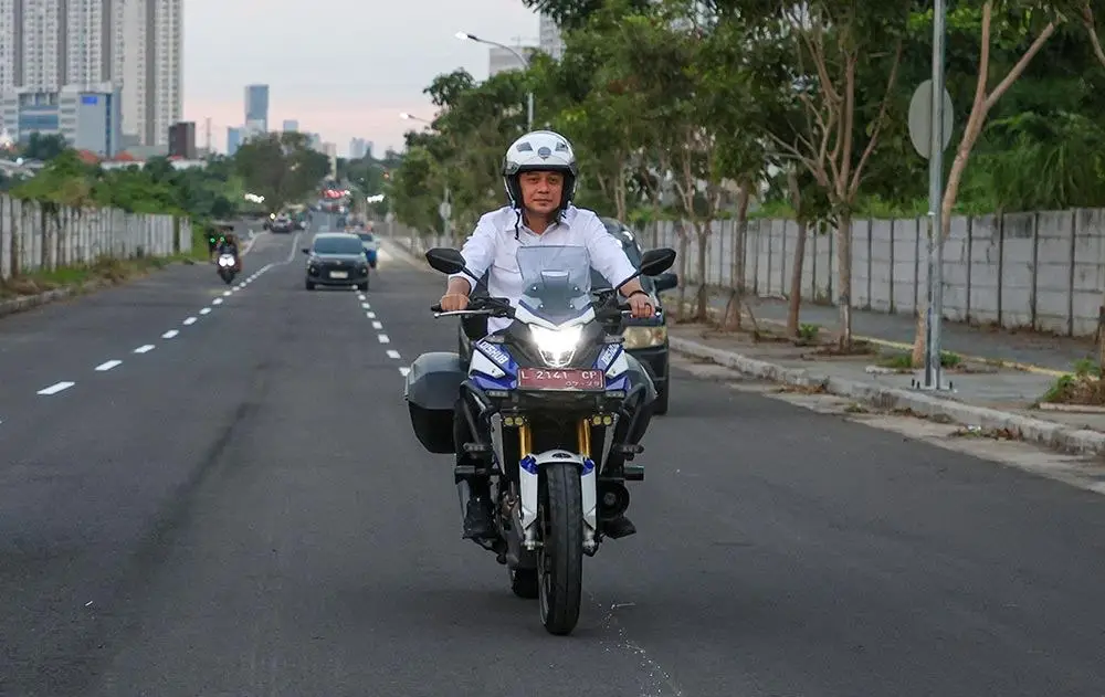 Wali Kota Eri Cahyadi saat uji coba Radial Road Lontar. Foto: Hms