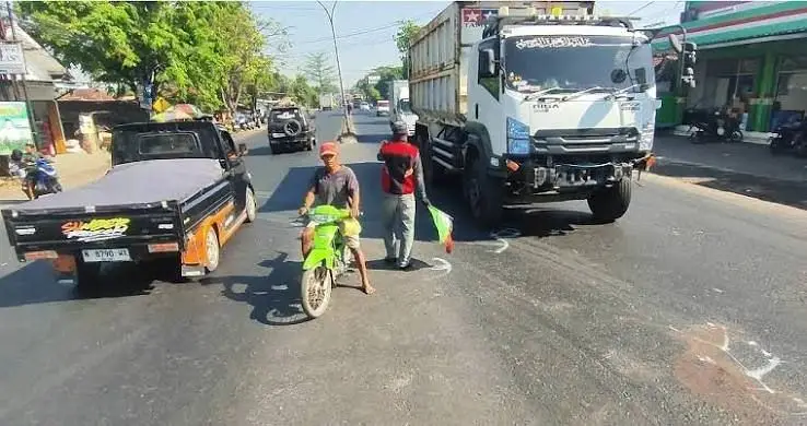 TKP laka yang menewaskan pelajar di Kraton Pasuruan