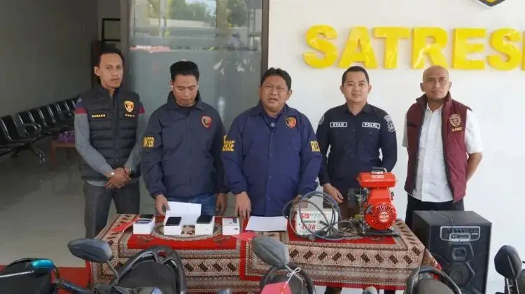 Konferensi pers Satreskrim Polres Pamekasan dalam ungkap 7 kasus pencurian