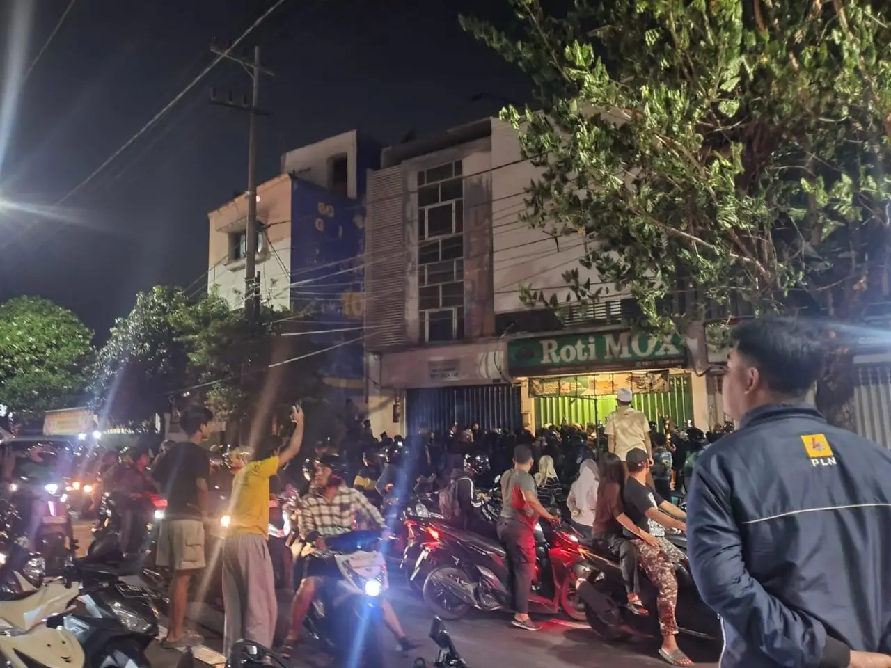 Bajing Loncat di Surabaya Gagal Curi Sayur dari Pikap Berbuah Keroyok Massa