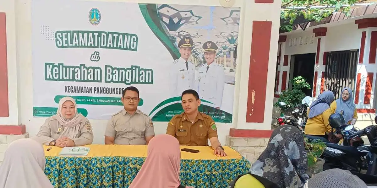 Kantah Kota Pasuruan Serahkan 13 Sertifikat Elektronik PTSL