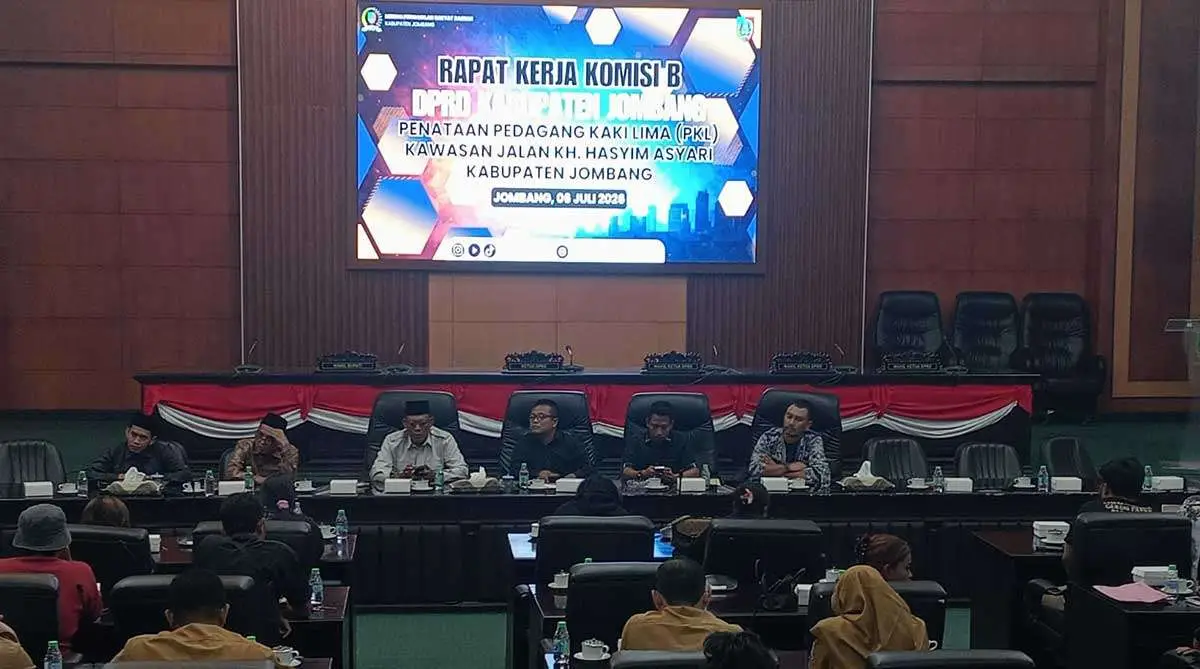 Komisi B DPRD Jombang Klarifikasi Isu Larangan PKL Berdagang