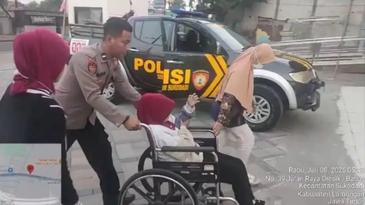 Nekat Terobos Palang Perlintasan, Pemotor Wanita di Lamongan Terserempet KA Pandalungan