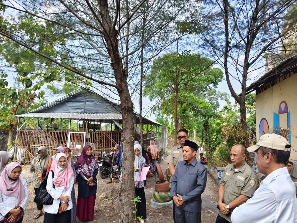 Keluhkan Banyak Lalat, Warga Tuban Desak Relokasi Kandang Ayam BUMDes di Tuwiri Wetan