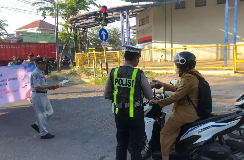 Satlantas Polres Pamekasan dan Jasa Raharja Gelar Aksi Simpatik Tekan Angka Kecelakaan