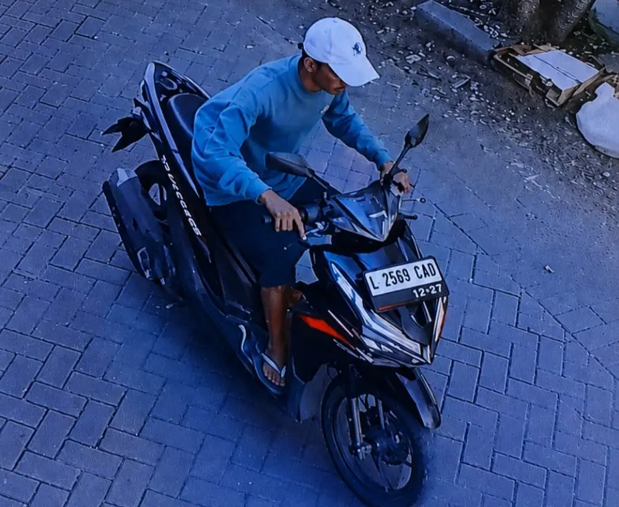 Terekam CCTV, Motor Kepala Pos Damkar Menur Surabaya Raib Digondol Maling
