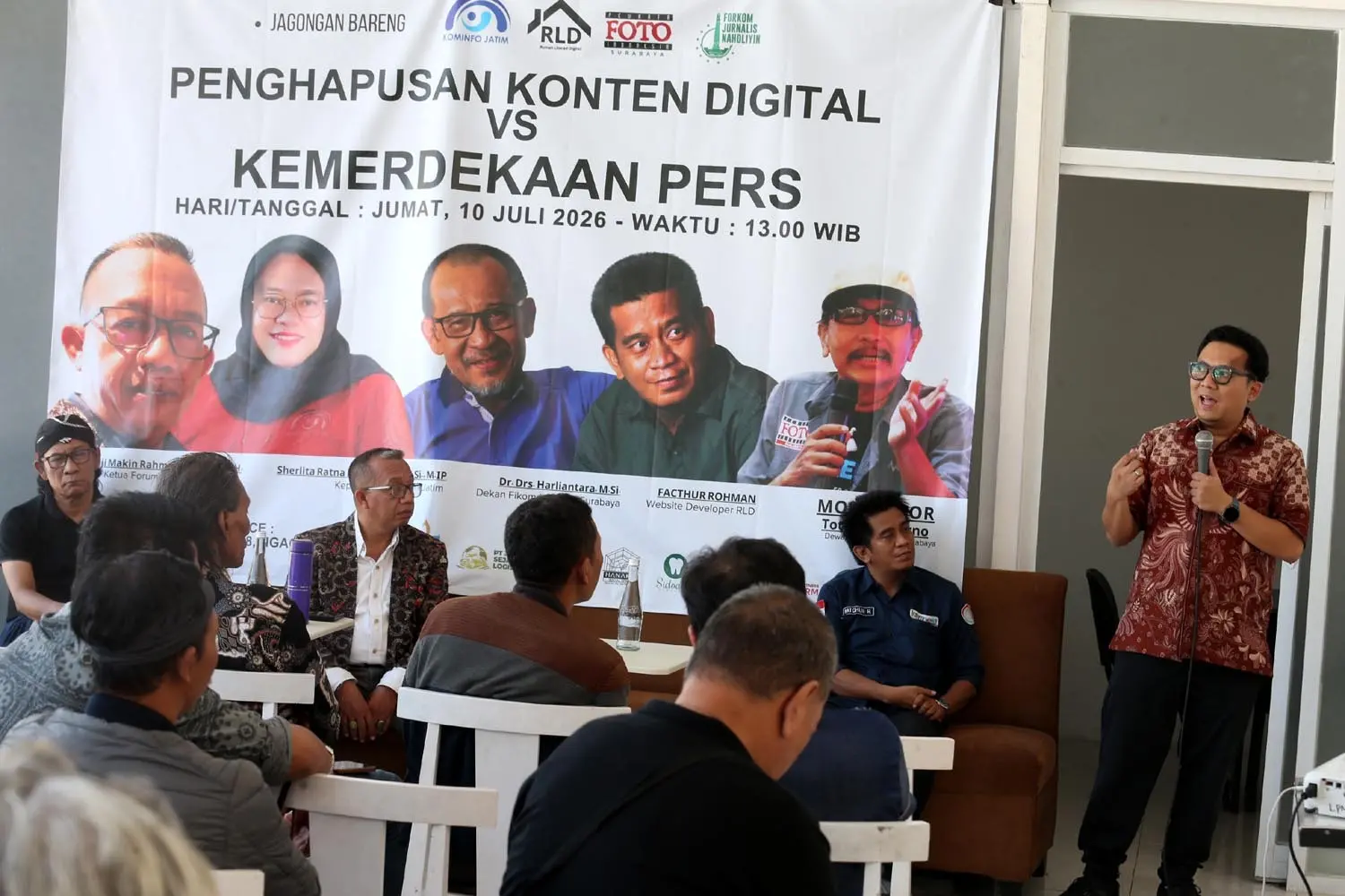 Menurutnya, permintaan penghapusan data pribadi tidak dapat disamakan dengan penghapusan karya jurnalistik yang diatur secara khusus dalam Undang-Undang Pers