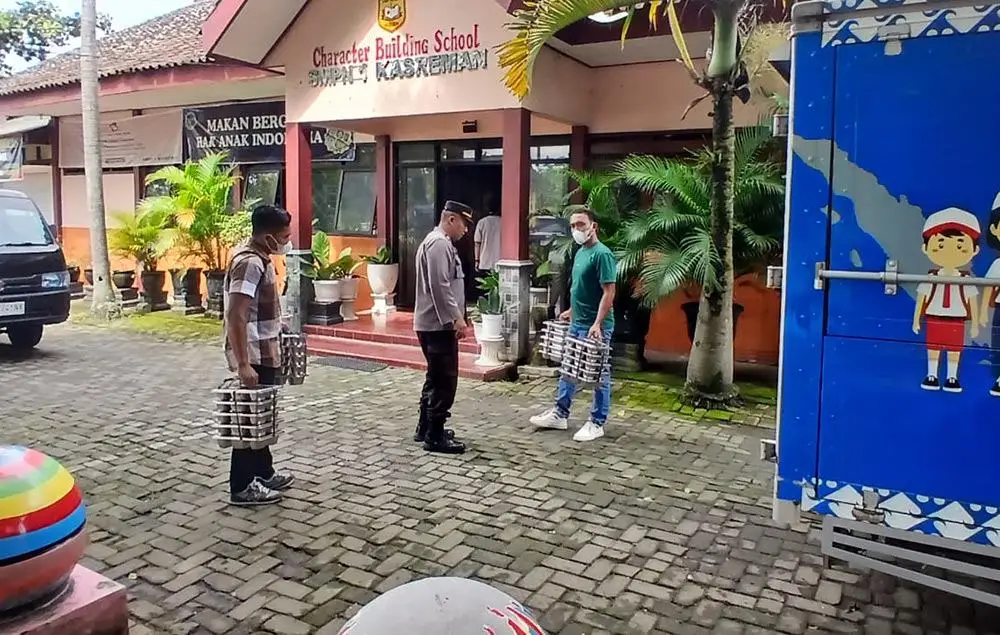 Hari Pertama Sekolah, SPPG Polri Polres Ngawi Distribusikan 3.000 Porsi Makan Bergizi Gratis