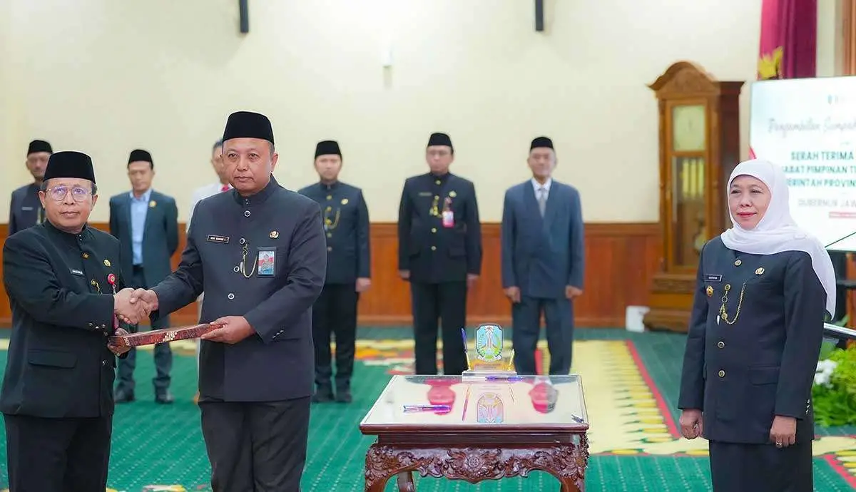 Lantik 6 Pejabat Pimpinan Tinggi Pratama, Gubernur Khofifah Ingatkan soal Integritas