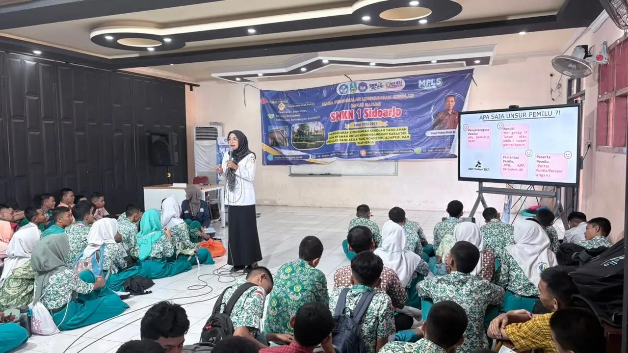 Bawaslu Sidoarjo Edukasi Ribuan Siswa Baru soal Demokrasi dan Pengawasan Pemilu