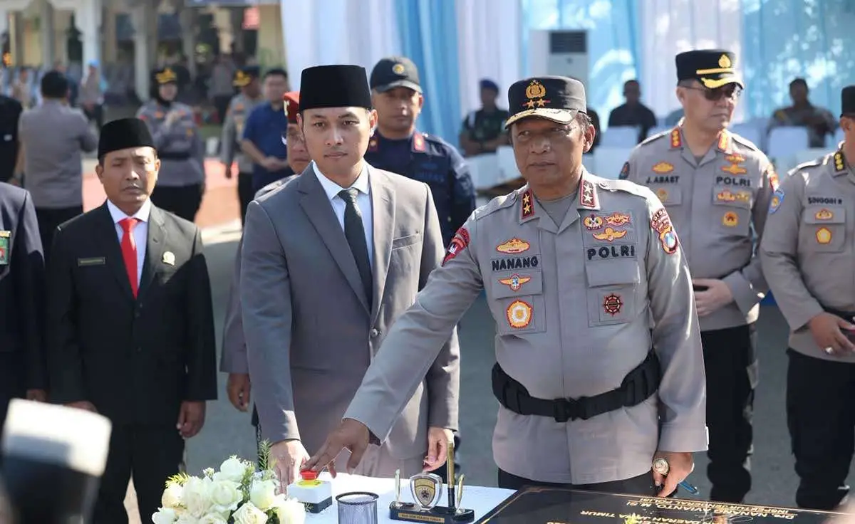 Kapolda Jatim ketika meresmikan peningkatan status Polres Tuban.