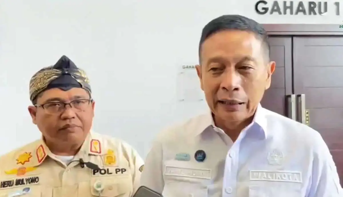 Wali Kota Malang ketika memberi keterangan terkait peran Satlinmas dalam memberantas peredaran rokok ilegal,