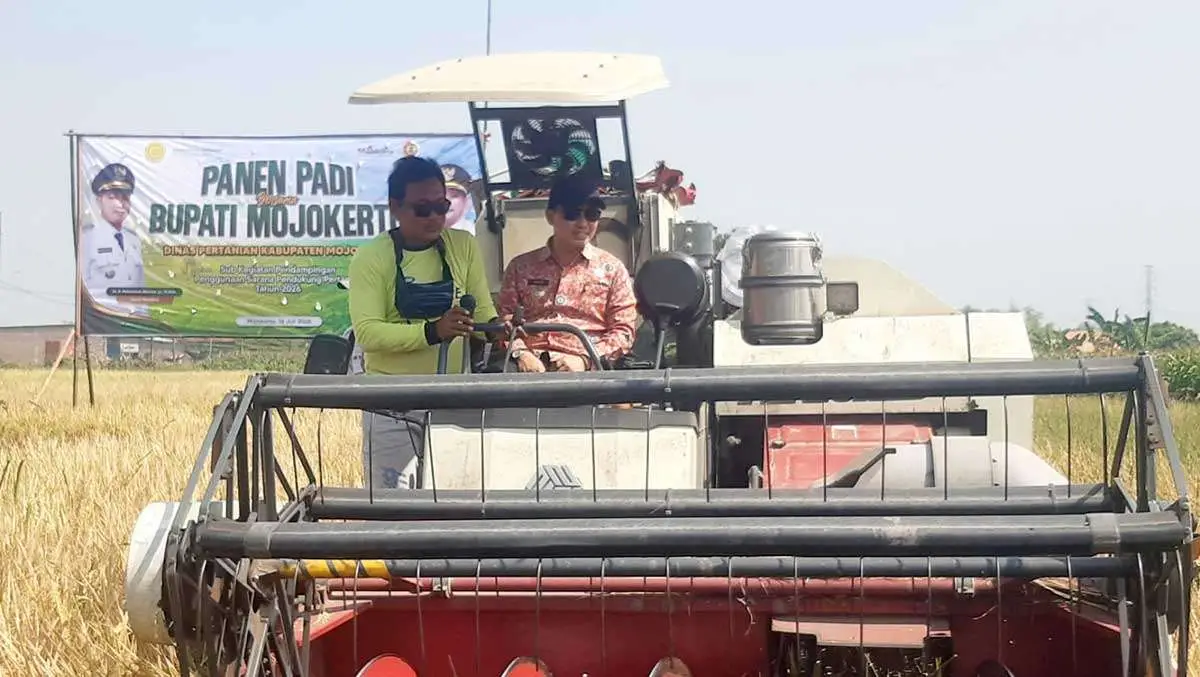 Pemkab Mojokerto Serahkan Bantuan Pertanian Rp5,4 Miliar ke Kelompok Tani