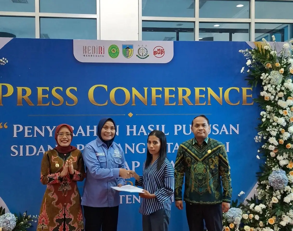 Kejari Kabupaten Kediri Serahkan Penetapan Perwalian bagi Dua Anak untuk Jamin Hak Keperdataan