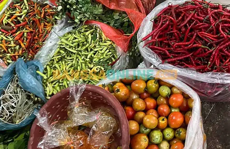 Simak daftar harga sembako Jatim terbaru hari ini. Foto: Bangsaonline.
