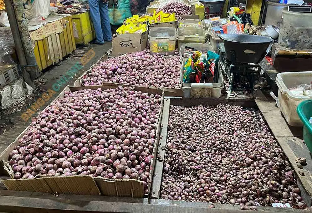 Stok melimpah. Simak daftar lengkap harga sembako di Kota Surabaya hari ini. Foto: Bangsaonline.