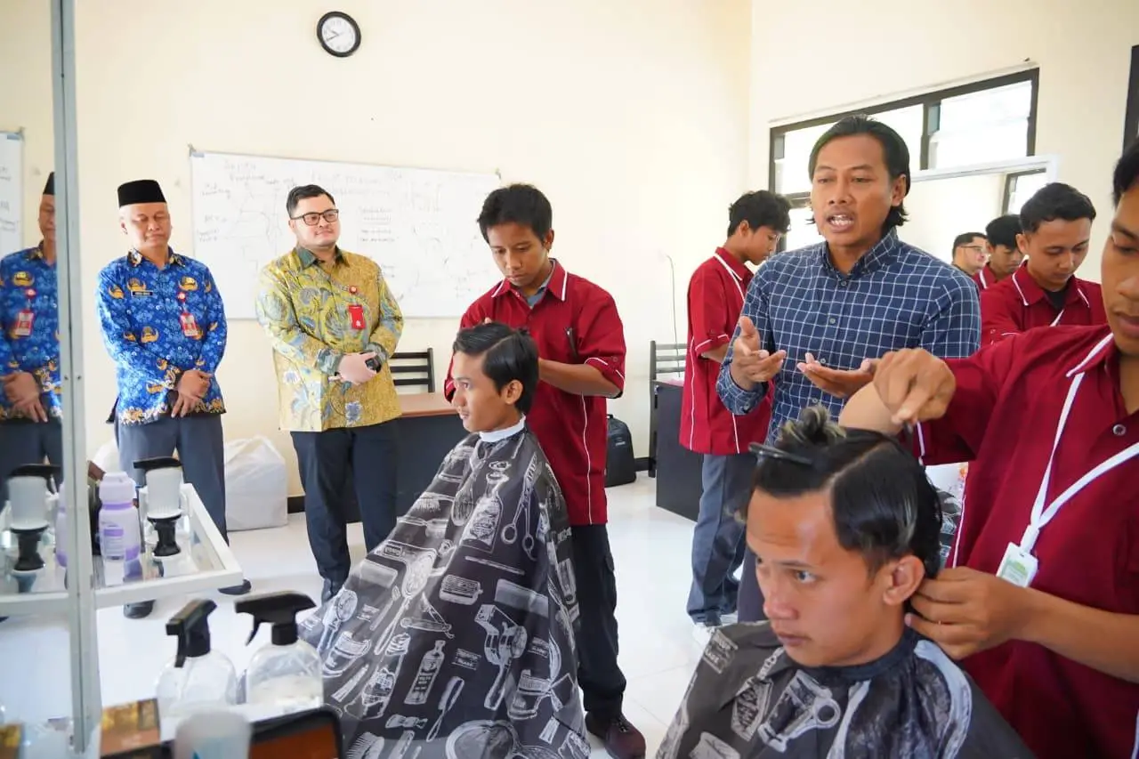 Bupati Kediri Tinjau Pelatihan Kerja BLK Bogo, Siapkan Peserta Magang hingga Kerja di Jepang