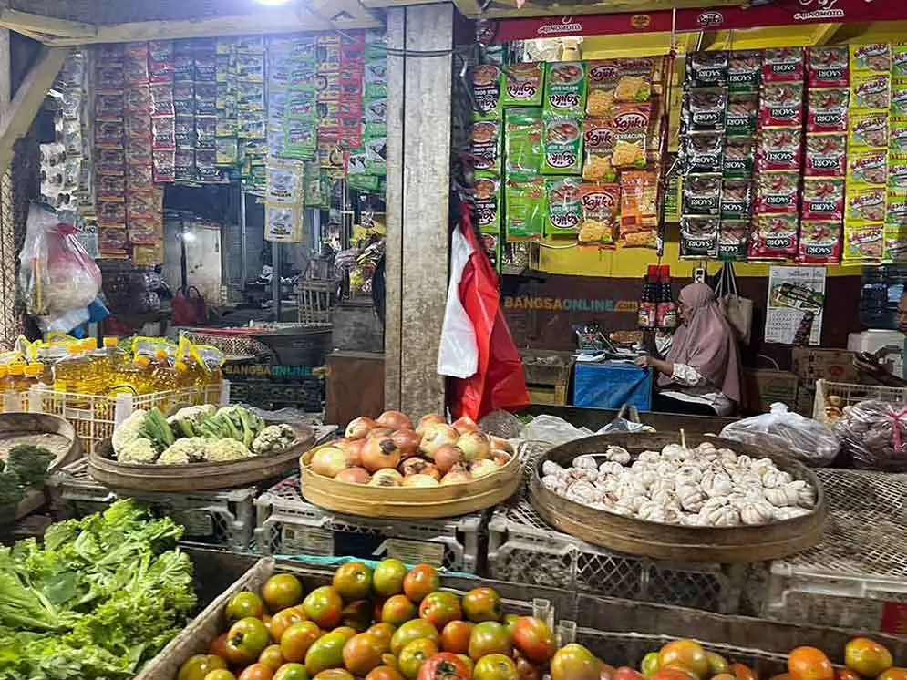 Daftar Harga Sembako Jatim Terbaru: Kedelai Turun Tipis, Bawang Putih Rp33.844 per Kilo