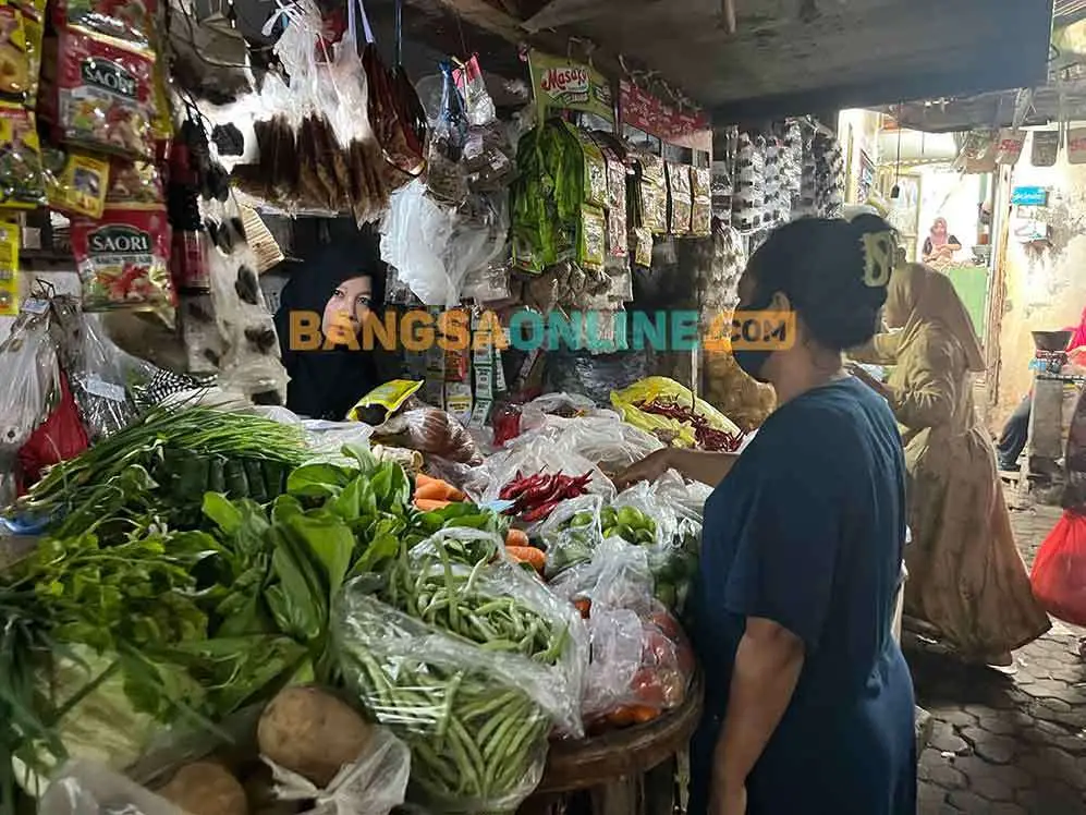 Simak harga selengkapnya berikut ini untuk mengatahui info terbaru seputar harga sembako di Kota Batu hari ini. Foto: Bangsaonline.